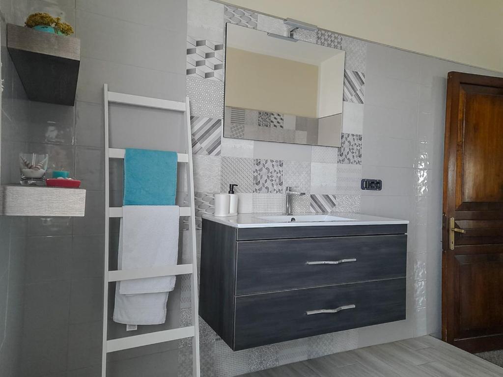 Bed and Breakfast Mari & Monti Giba Екстер'єр фото
